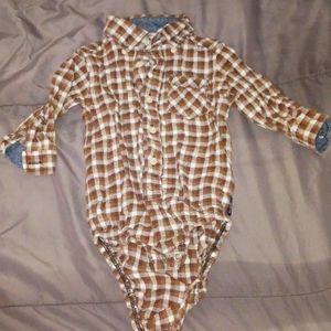 Osh kosh Bgosh 12m button onsie